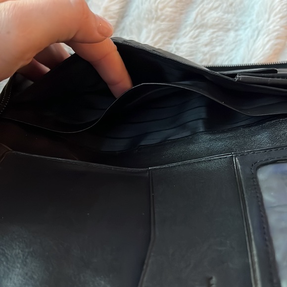 Black wristlet/wallet - Picture 4 of 5